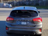 Gebraucht Ford Focus Titanium 120 PS (88 kW) 2019 Grau Limousine