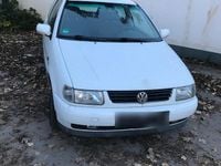 Gebraucht VW Polo 60 PS (44 kW) 1999 Weiß Limousine