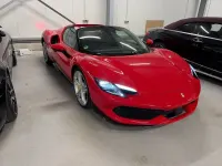Gebraucht Ferrari 296 829 PS (609 kW) 2024 Rot Cabrio