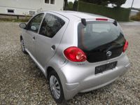 Gebraucht Toyota Aygo 88 PS (64 kW) 2006 Silber Kleinwagen