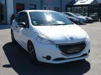 Gebraucht Peugeot 208 Access 68 PS (50 kW) 2014 Weiß Kleinwagen