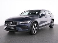Gebraucht Volvo V60 CC Plus 197 PS (144 kW) 2023 Denim blue / metallic Kombi