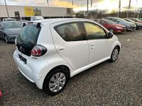 Gebraucht Toyota Aygo Cool 68 PS (50 kW) 2013 Weiß Kleinwagen