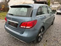 Gebraucht Mercedes B200 136 PS (100 kW) 2015 Blau Van / Kleinbus