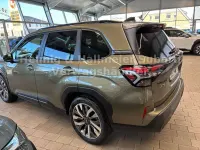 Neu Subaru Forester Platinum 136 PS (100 kW) 2026 Grün SUV