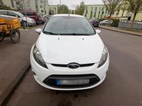Gebraucht Ford Fiesta 60 PS (44 kW) 2011 Weiß Kleinwagen