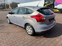 Gebraucht Ford Focus Ambiente 105 PS (77 kW) 2011 Grau Limousine