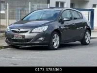 Gebraucht Opel Astra Design Edition 101 PS (74 kW) 2011 Grau Limousine