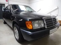Gebraucht Mercedes E230 132 PS (97 kW) 1990 Schwarz Limousine