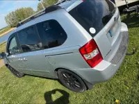 Gebraucht Kia Carnival 185 PS (136 kW) 2007 Silber Van / Kleinbus