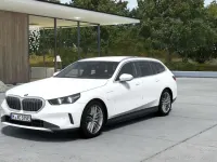 Gebraucht BMW 530e Sport Line 299 PS (219 kW) 2024 Alpinweiß uni Kombi
