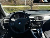 Gebraucht BMW 318 143 PS (105 kW) 2011 Grau Kombi