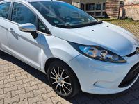 Gebraucht Ford Fiesta 60 PS (44 kW) 2011 Weiß Kleinwagen