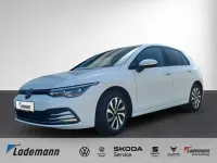 Używany VW Golf VIII Active 150 KM (110 kW) 2023 Biały Sedan/Limuzyna