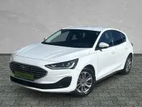 Gebraucht Ford Focus Titanium 125 PS (91 kW) 2023 Frozen white Limousine