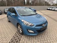 Gebraucht Hyundai i30 Intro Edition 110 PS (80 kW) 2012 Blau Kombi