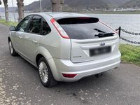 Gebraucht Ford Focus 125 PS (91 kW) 2009 Silber Limousine
