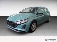 Gebraucht Hyundai i20 Select 101 PS (74 kW) 2025 Mangrove green Kleinwagen