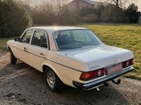 Second-hand Mercedes E230 1984 Alb Berlinǎ