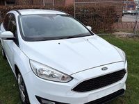 Gebraucht Ford Focus 101 PS (74 kW) 2015 Weiß Limousine