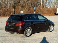 Gebraucht Mercedes B250 211 PS (155 kW) 2015 Braun Van / Kleinbus