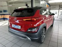 Gebraucht Hyundai Kona Prime 105 PS (77 kW) 2023 Ignite red / abyss black / sol SUV