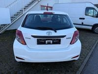 Gebraucht Toyota Yaris 69 PS (50 kW) 2012 Weiß Limousine