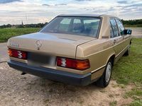 Second-hand Mercedes 190 122 CP (89 kW) 1984 Berlinǎ