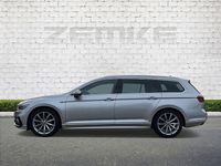 Gebraucht VW Passat Elegance 150 PS (110 kW) 2023 Pyritsilber metallic Kombi