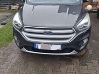 Gebraucht Ford Kuga Titanium 150 PS (110 kW) 2017 Grau SUV