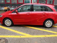 Gebraucht Mercedes B200 156 PS (114 kW) 2014 Rot Van / Kleinbus