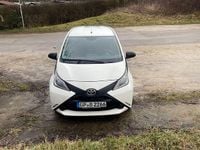 Gebraucht Toyota Aygo 69 PS (50 kW) 2016 Weiß Kleinwagen