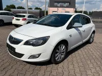 Gebraucht Opel Astra 110 PS (80 kW) 2012 Weiß Limousine