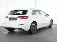 Gebraucht Mercedes A200 150 PS (110 kW) 2024 Unilack polarweiß Limousine