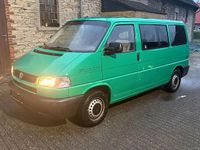 Usado VW Multivan 102 HP (75 kW) 2000 Verde Monovolume