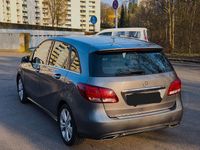 Gebraucht Mercedes B180 122 PS (89 kW) 2015 Grau Van / Kleinbus
