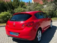 Gebraucht Opel Astra 140 PS (102 kW) 2011 Rot Limousine