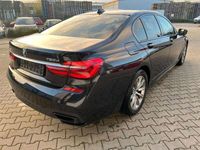 Gebraucht BMW 750L Shadowline 400 PS (294 kW) 2016 Carbonschwarz metallic Limousine