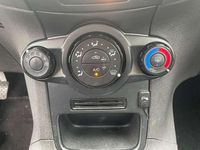 Gebraucht Ford Fiesta 60 PS (44 kW) 2015 Frostweiß Kleinwagen