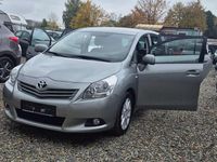 Gebraucht Toyota Verso 126 PS (92 kW) 2012 Silber Van / Kleinbus