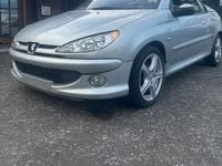 Gebraucht Peugeot 206 CC 109 PS (80 kW) 2004 Silber Cabrio