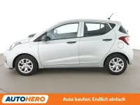Gebraucht Hyundai i10 Basis 67 PS (49 kW) 2017 Silber Kleinwagen