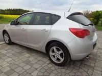 Gebraucht Opel Astra Design Edition 140 PS (102 kW) 2011 Argonsilber Limousine