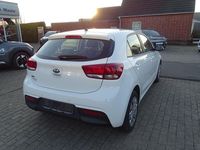 Gebraucht Kia Rio Edition 7 84 PS (61 kW) 2018 Weiß Limousine