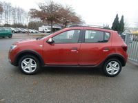 Gebraucht Dacia Sandero Celebration 90 PS (66 kW) 2018 Rot Limousine