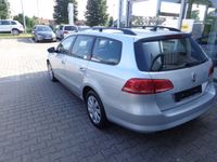Gebraucht VW Passat 140 PS (102 kW) 2012 Silber metallic Kombi