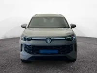 Gebraucht VW Tayron Elegance 204 PS (150 kW) 2025 Oryxweiß perlmutteffekt SUV