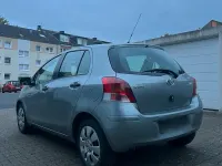 Gebraucht Toyota Yaris 69 PS (50 kW) 2009 Silber Kleinwagen