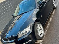 Gebraucht BMW 318 143 PS (105 kW) 2011 Schwarz Limousine