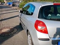 Gebraucht Renault Clio II 75 PS (55 kW) 2009 Silber Kleinwagen